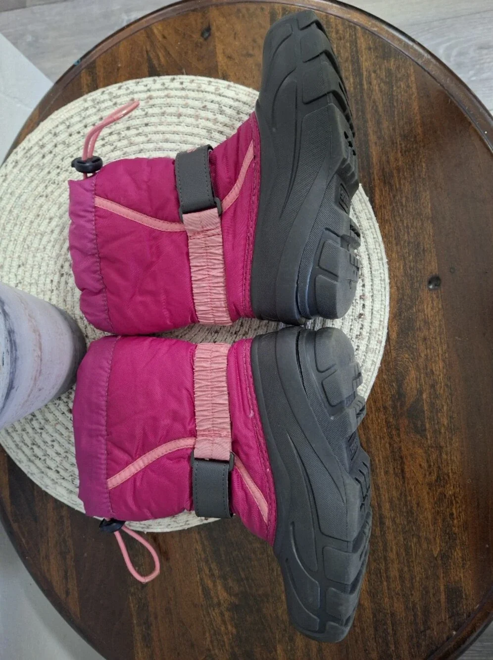 Sorel Kids Hot Pink and Black Insulated Snow Boots Size 12.